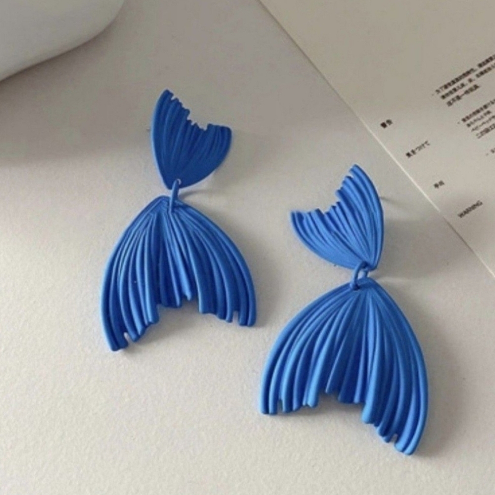 Beta Fishtail Earrings 🧜♀️